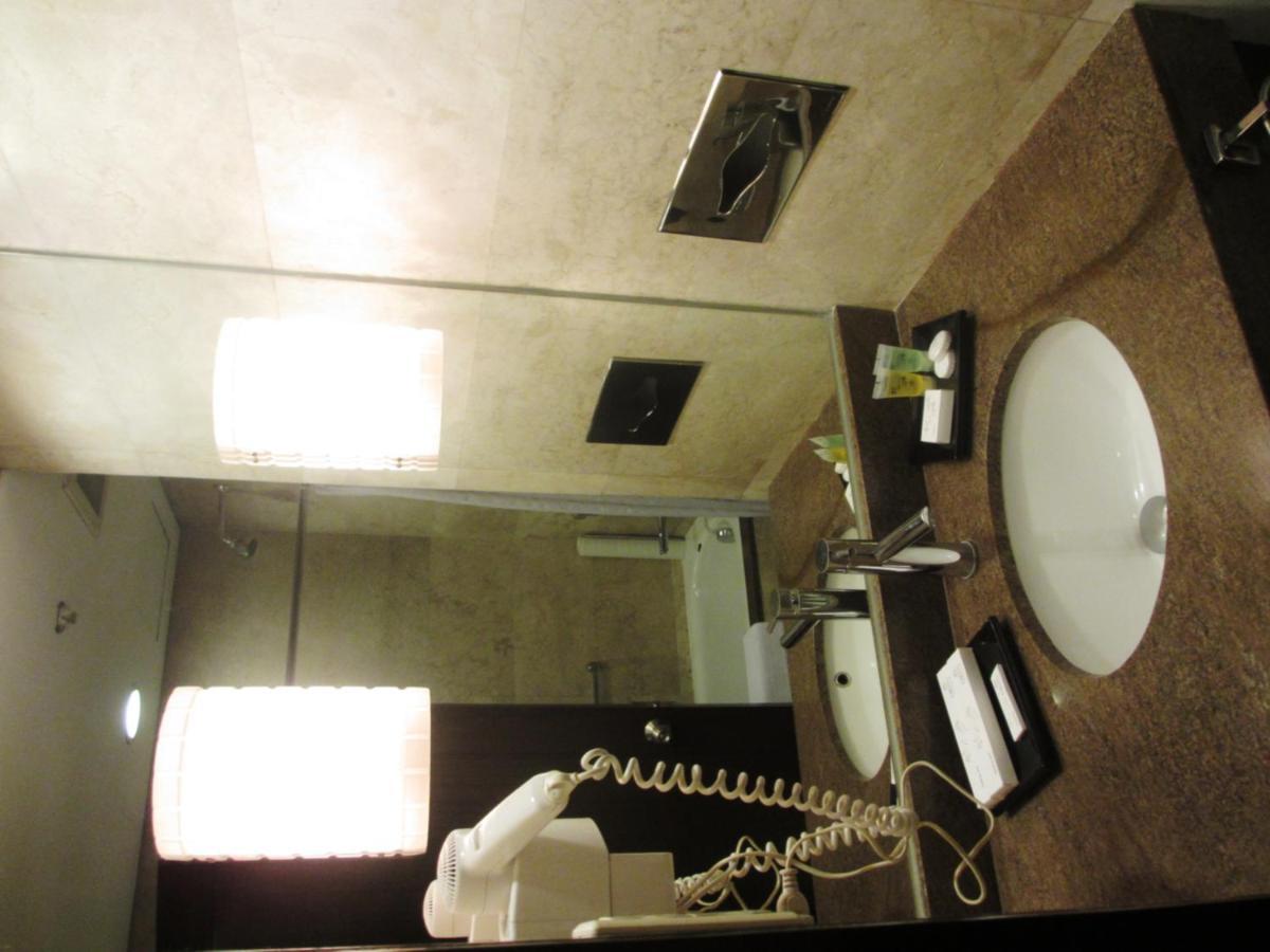 Crown Regency Hotel Makati Makati City Exterior foto