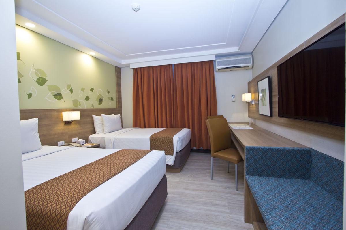 Crown Regency Hotel Makati Makati City Exterior foto