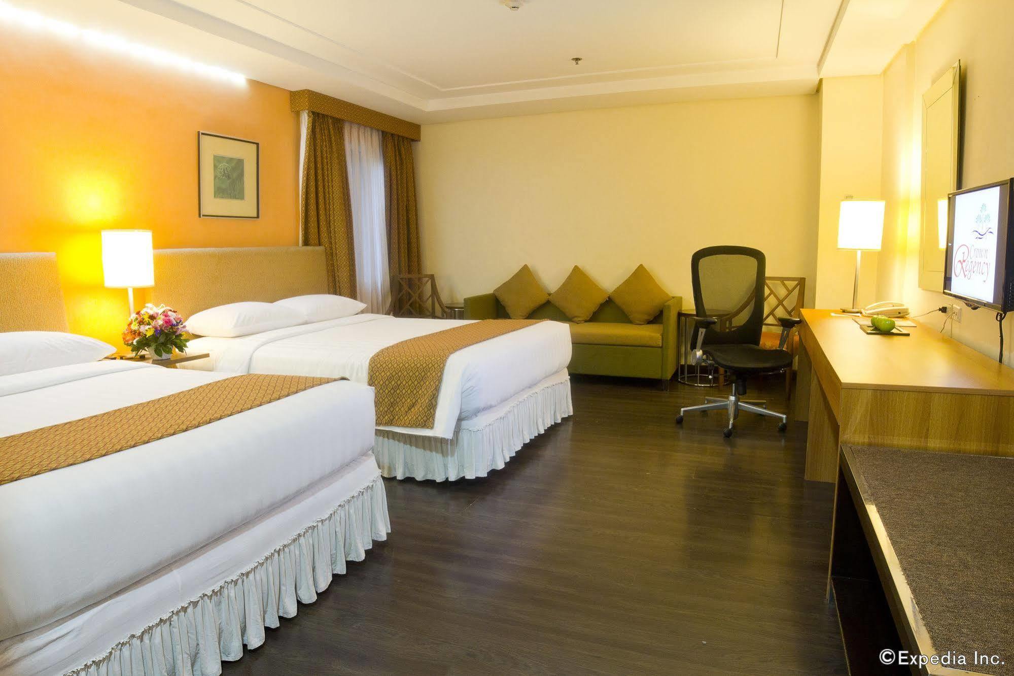 Crown Regency Hotel Makati Makati City Exterior foto