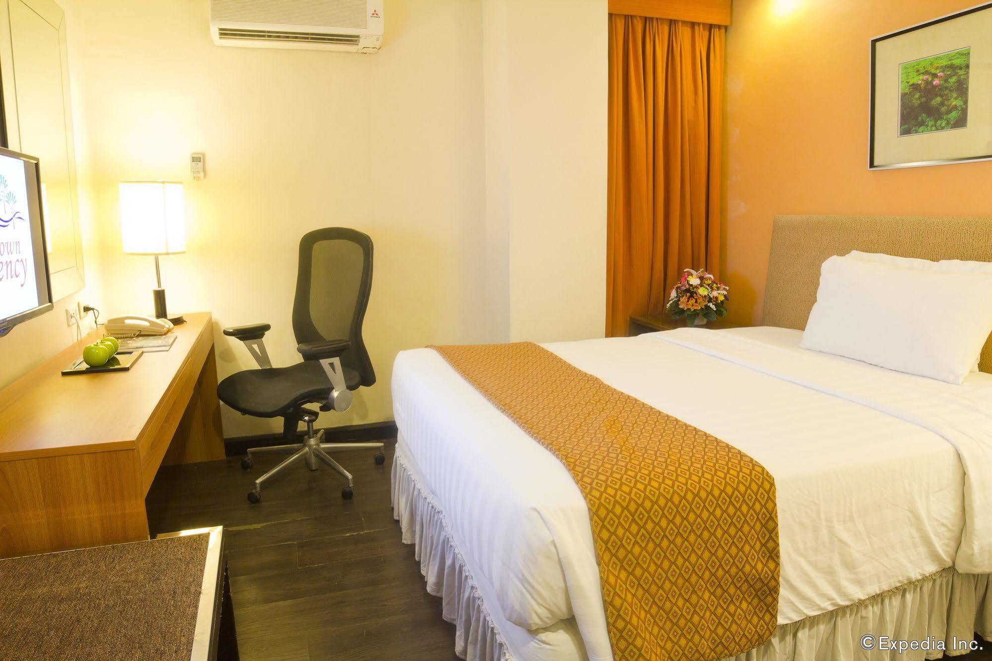 Crown Regency Hotel Makati Makati City Exterior foto