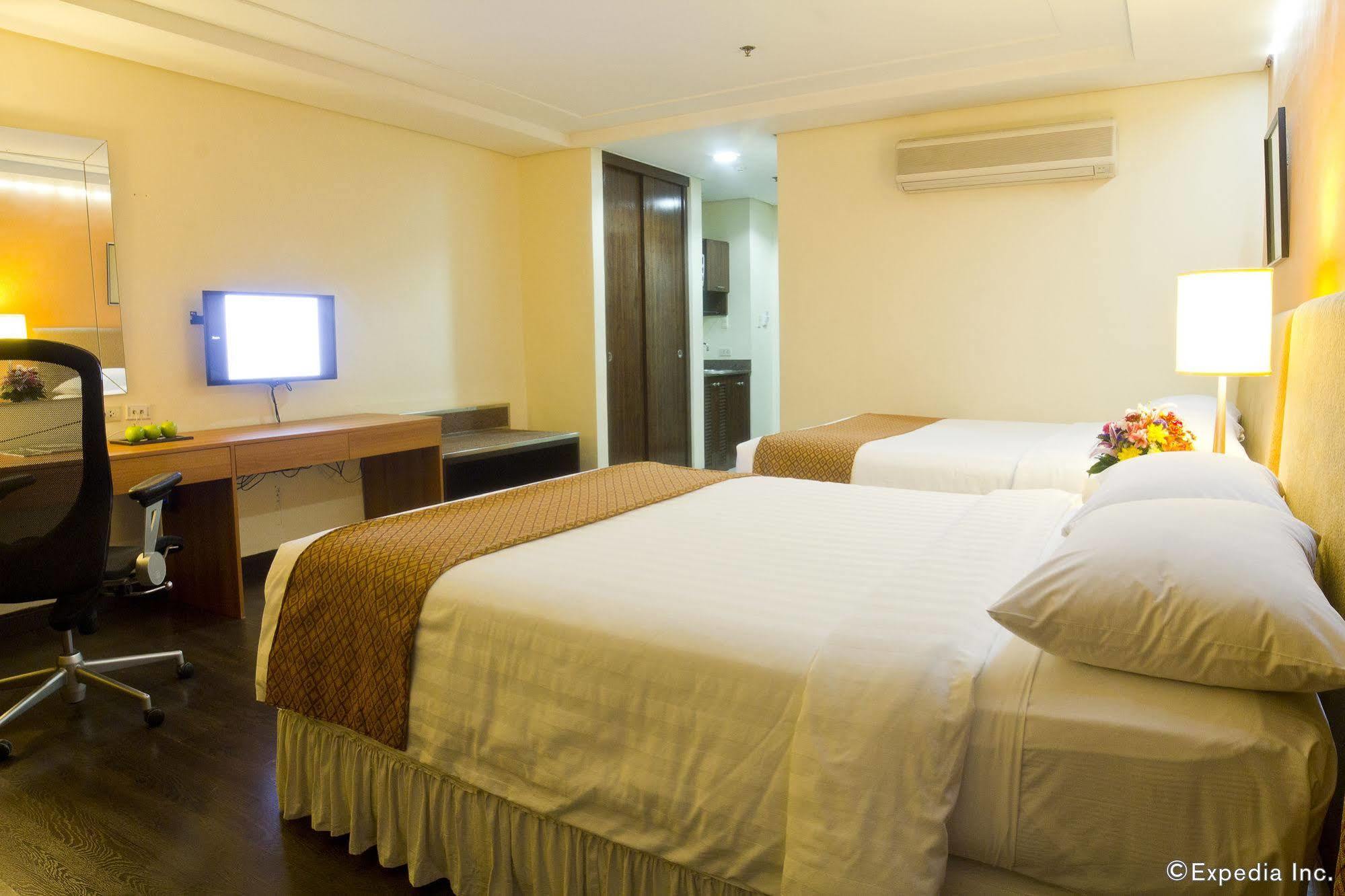 Crown Regency Hotel Makati Makati City Exterior foto